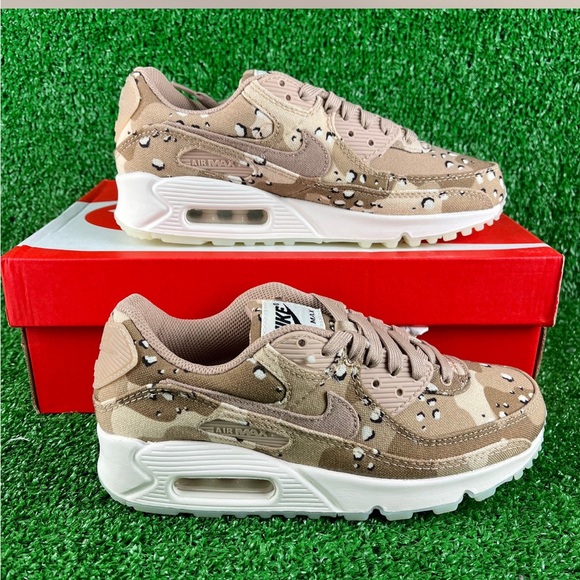 Nike Shoes - NWB Nike air Max 90